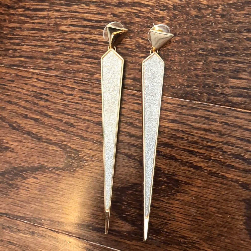 NWOT GUESS earrings